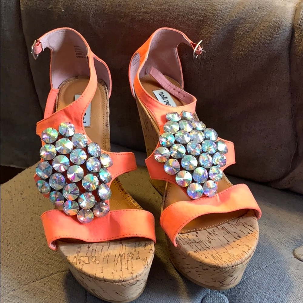 Wedges with jewels